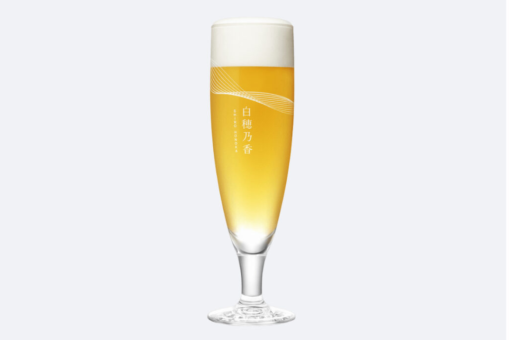 グラスに入ったビール（白穂乃香）