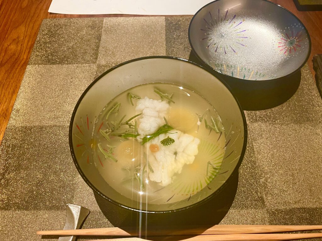 お椀　鱧と冬瓜のスープ