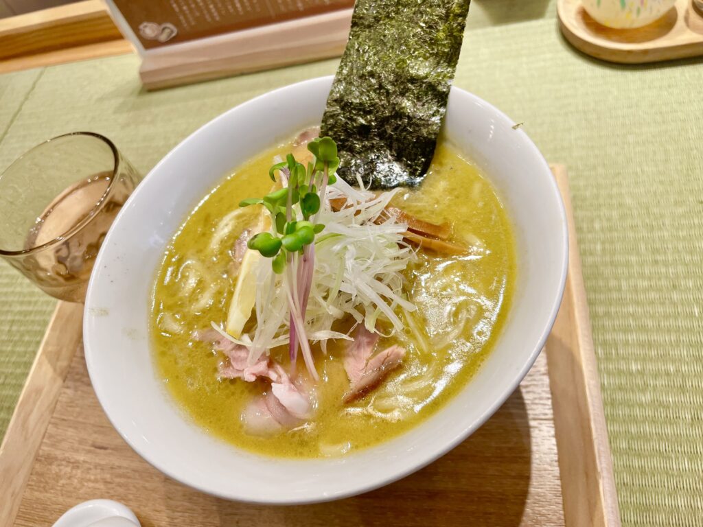 「濃厚牡蠣らぁ麺」＿950円