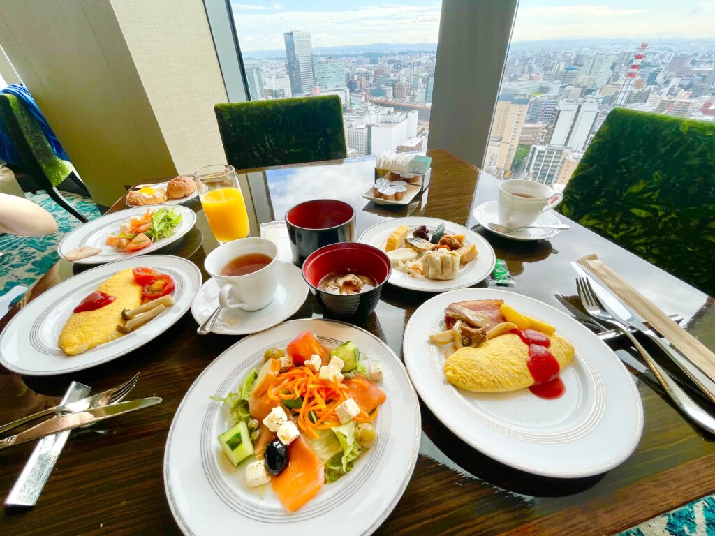 窓際の仙台の町並みが見渡せる席に案内されました。