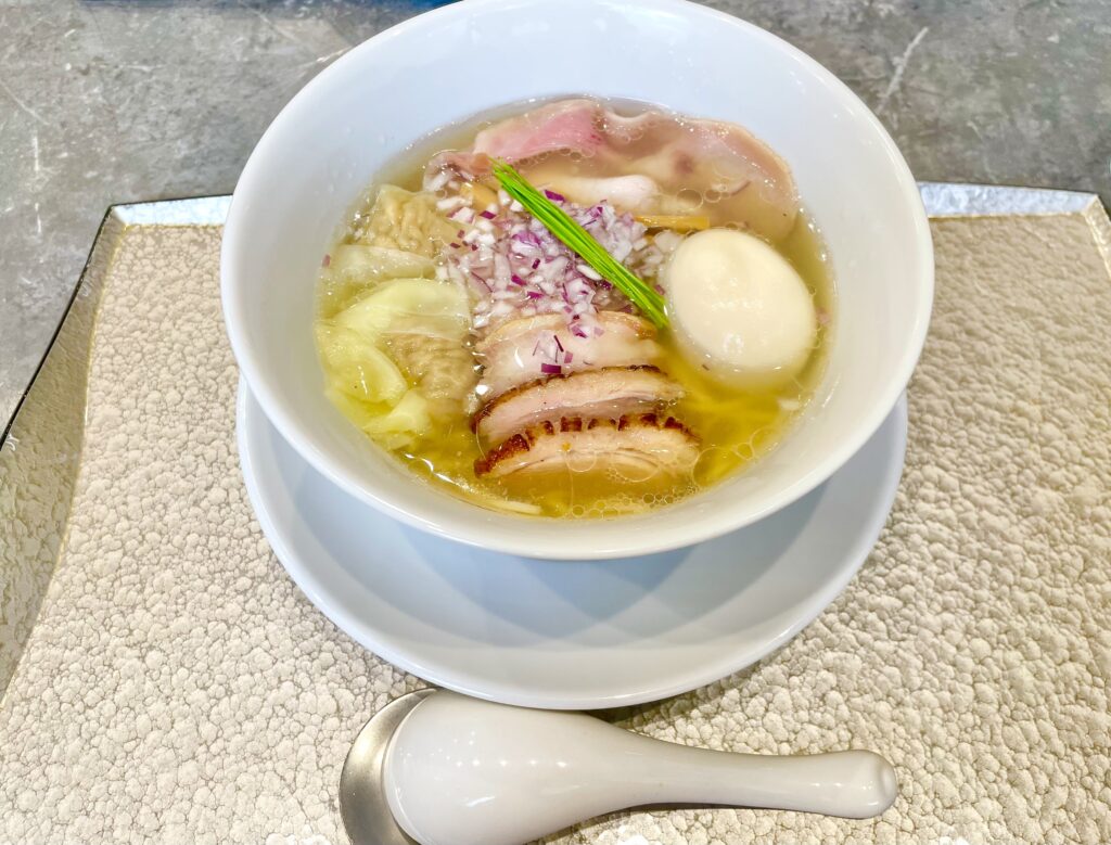 私が食べた塩ラーメン＿見た目が綺麗！