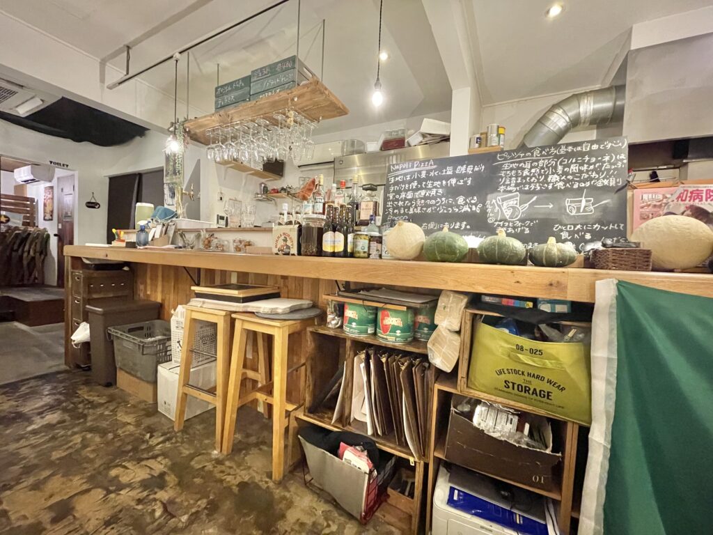 カジュアルな店内