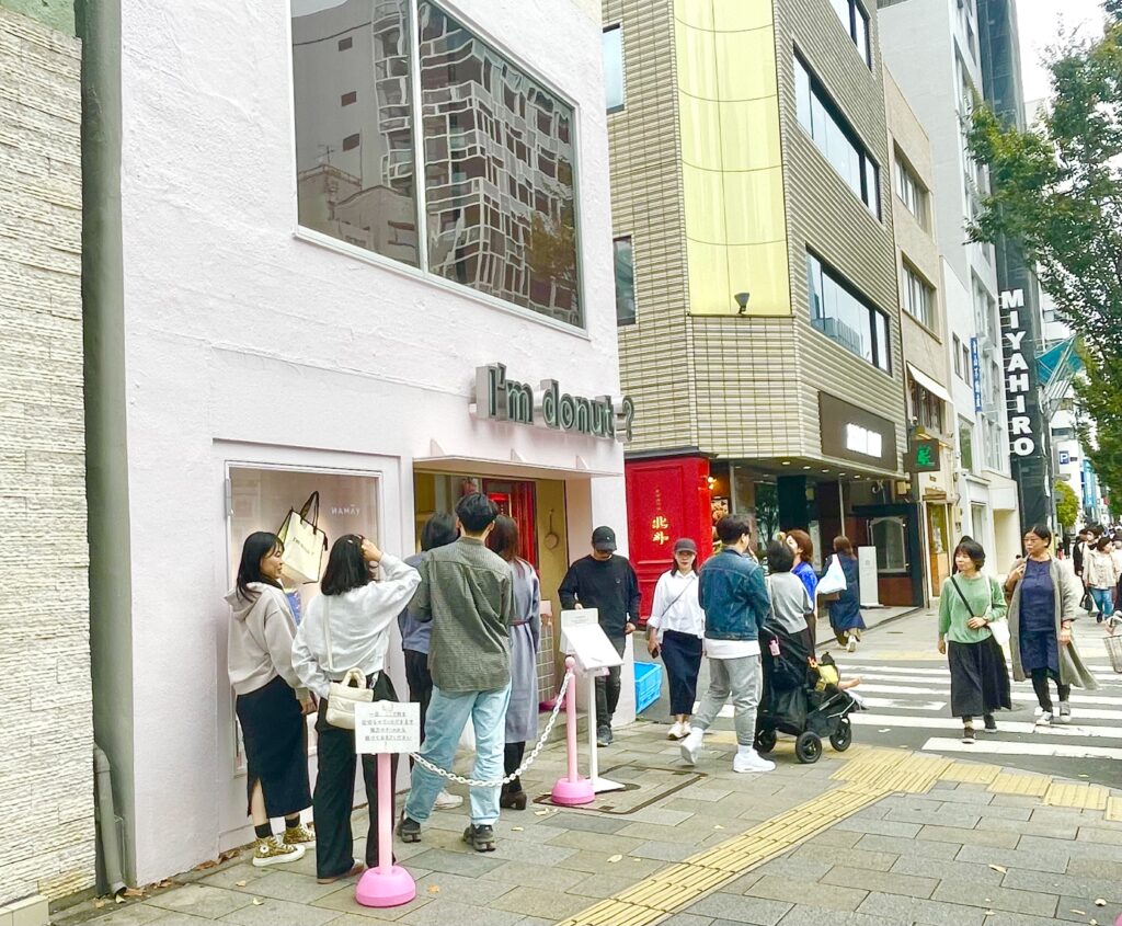 「I’m donut ? 表参道店」の行列（一部）