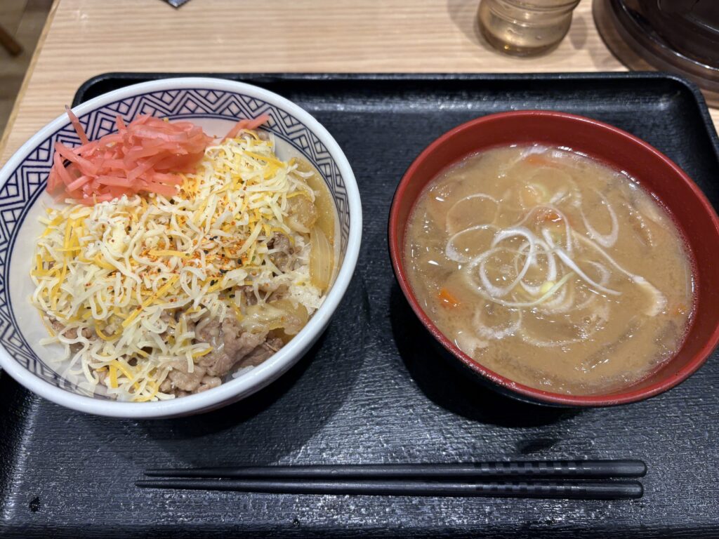 チーズ牛丼ミニと豚汁セット