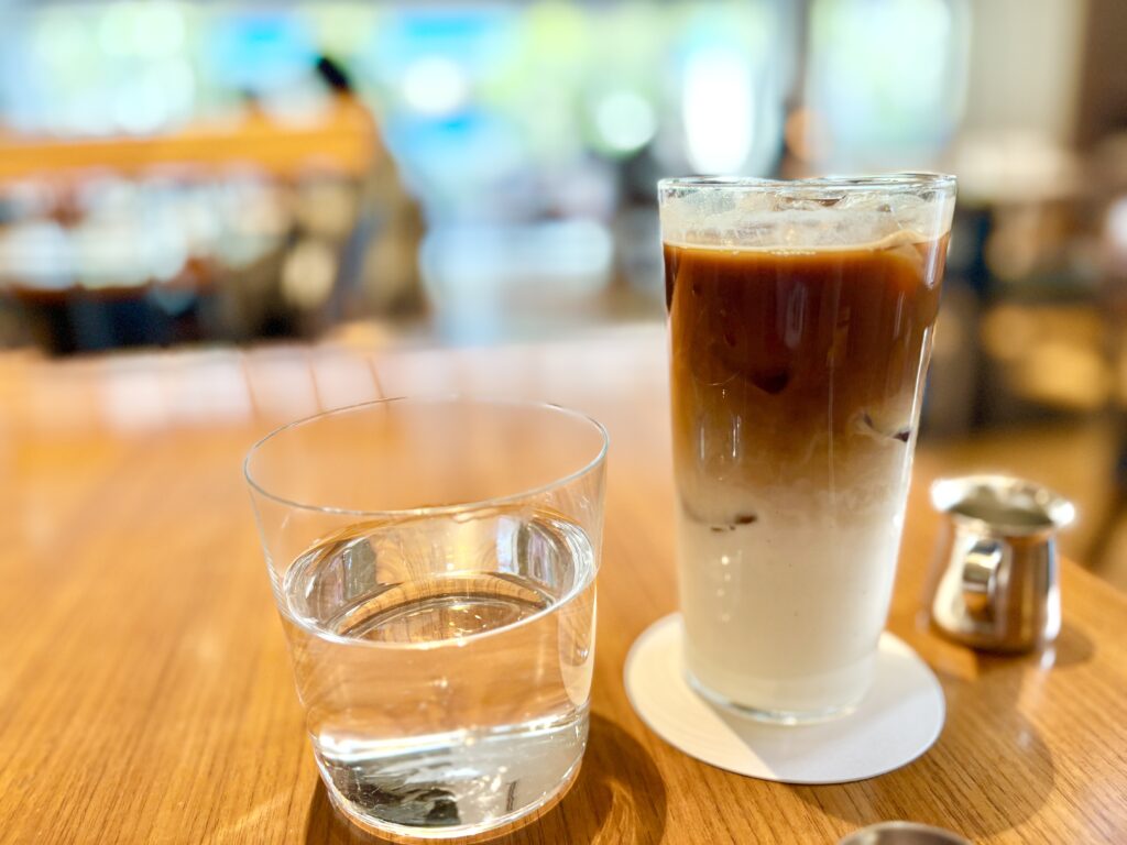 コーヒーが美味しいので、アイスカフェラテも超美味しい。