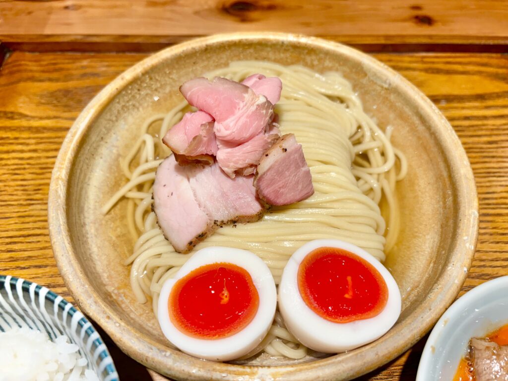 とろとろの味玉もトッピング！