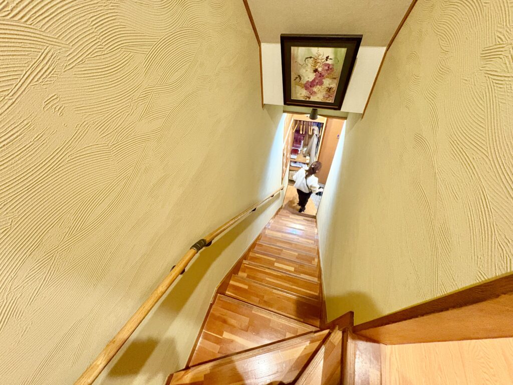 2階から見た階段