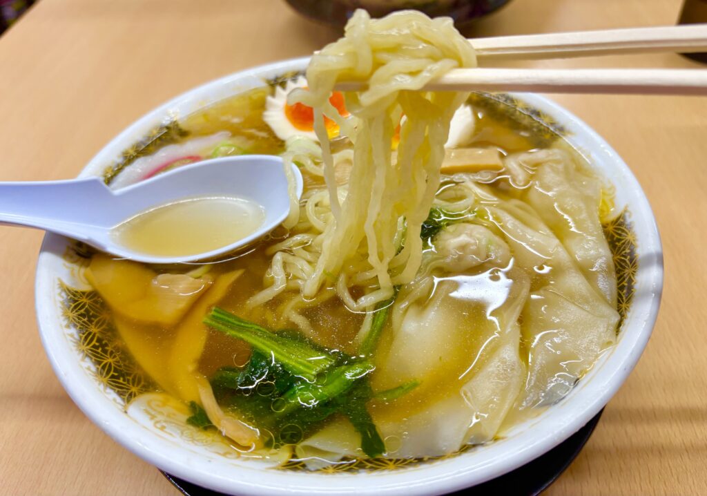 麺はちぢれ麺