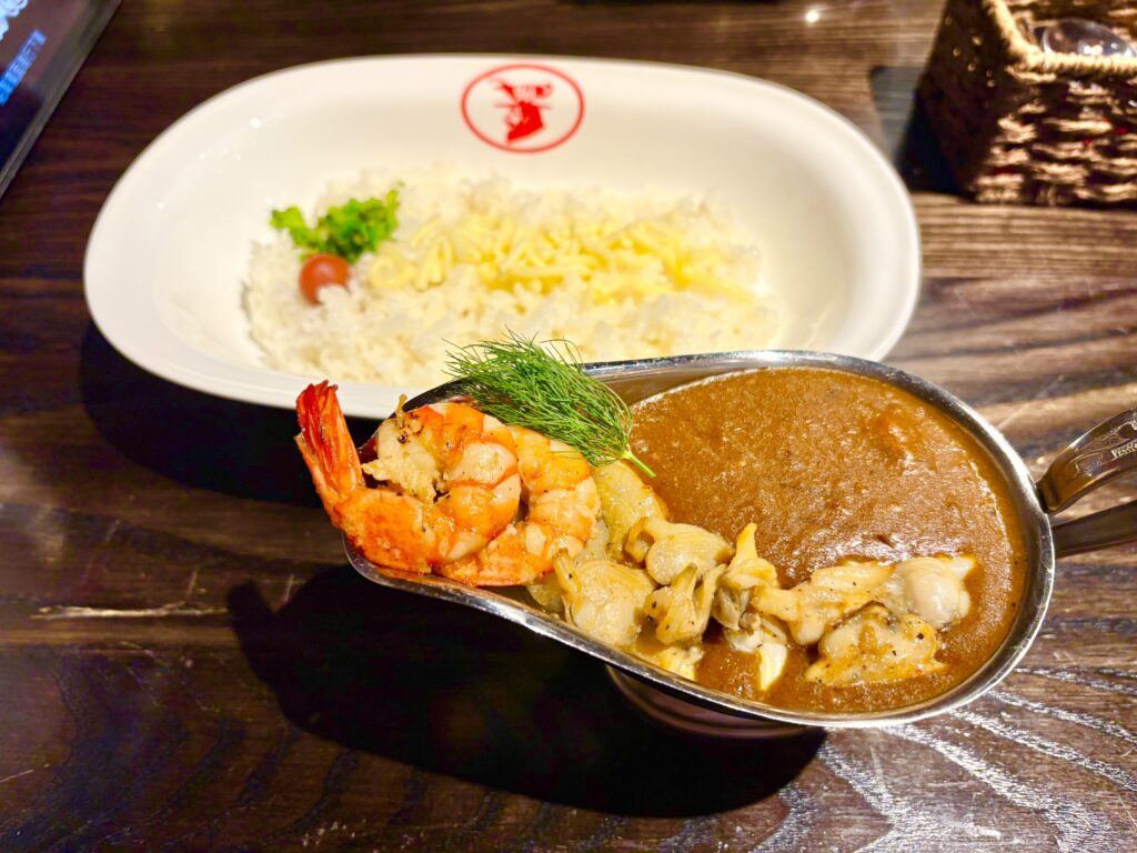 具だくさんな魚介ミックスカレー