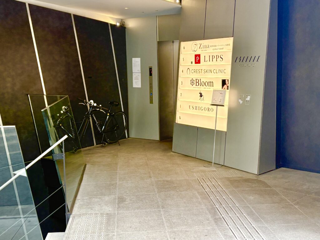 エレベーター側からは入れません。