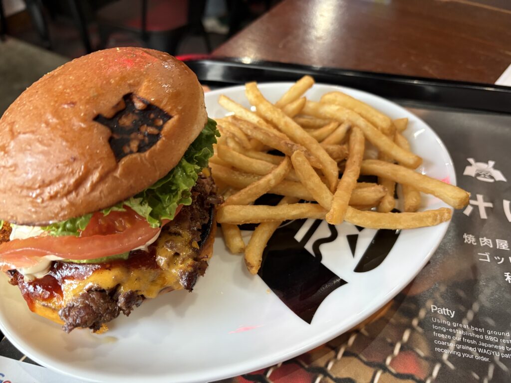 ショーグンの焼印が押されたカリカリのバンズ