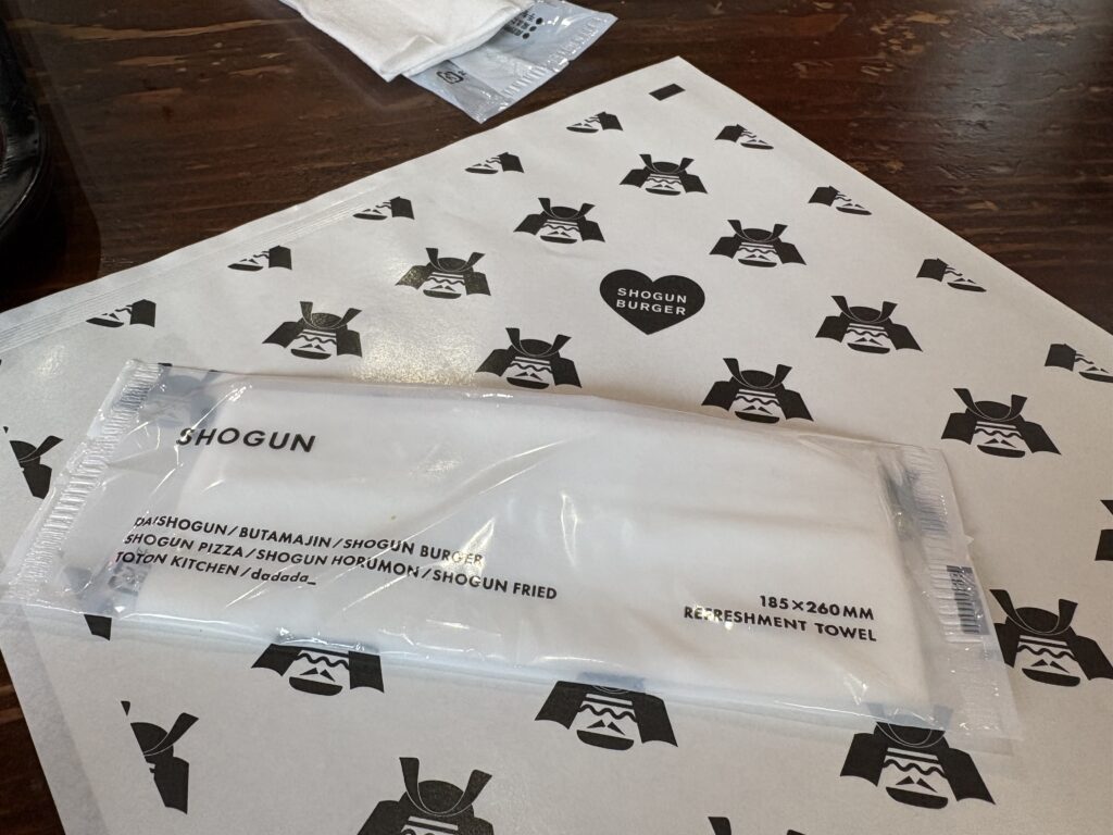 バーガーペーパーに入れていただきます。