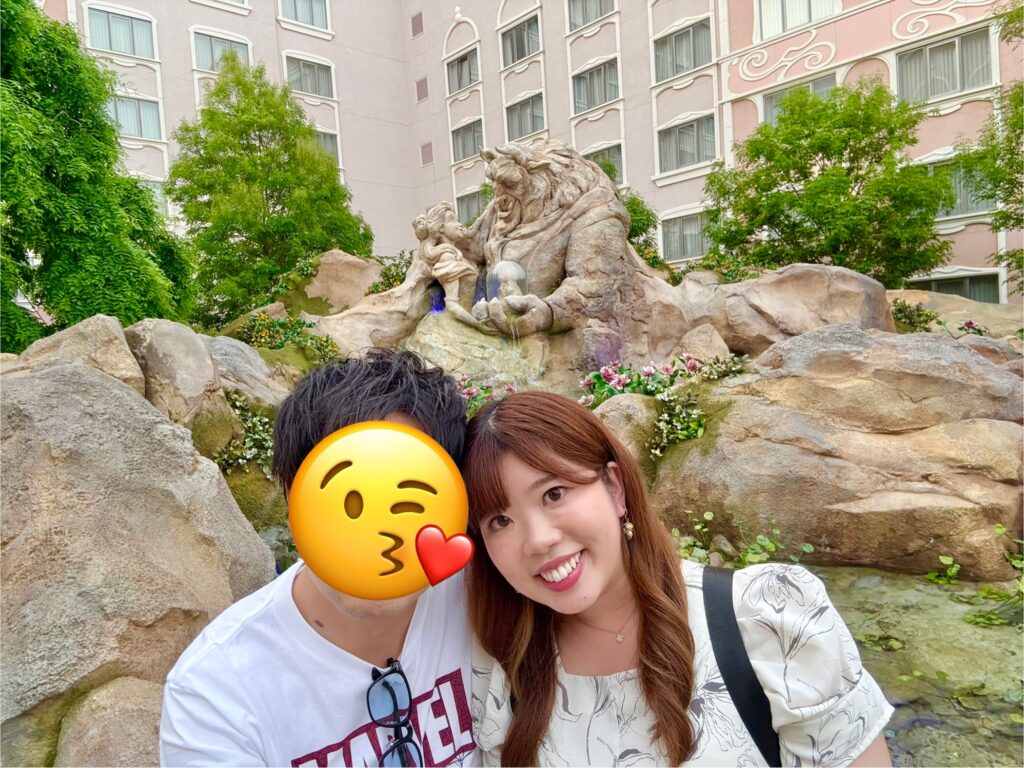 ベルと野獣の前で記念撮影♡