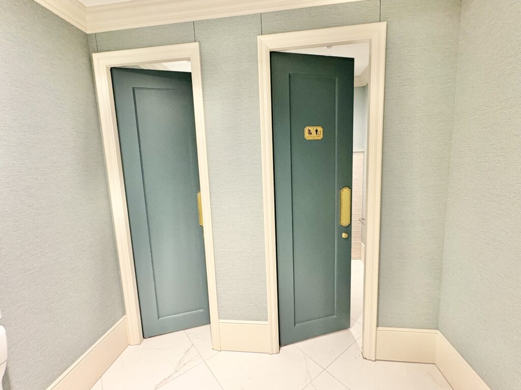 個室は2個でした。