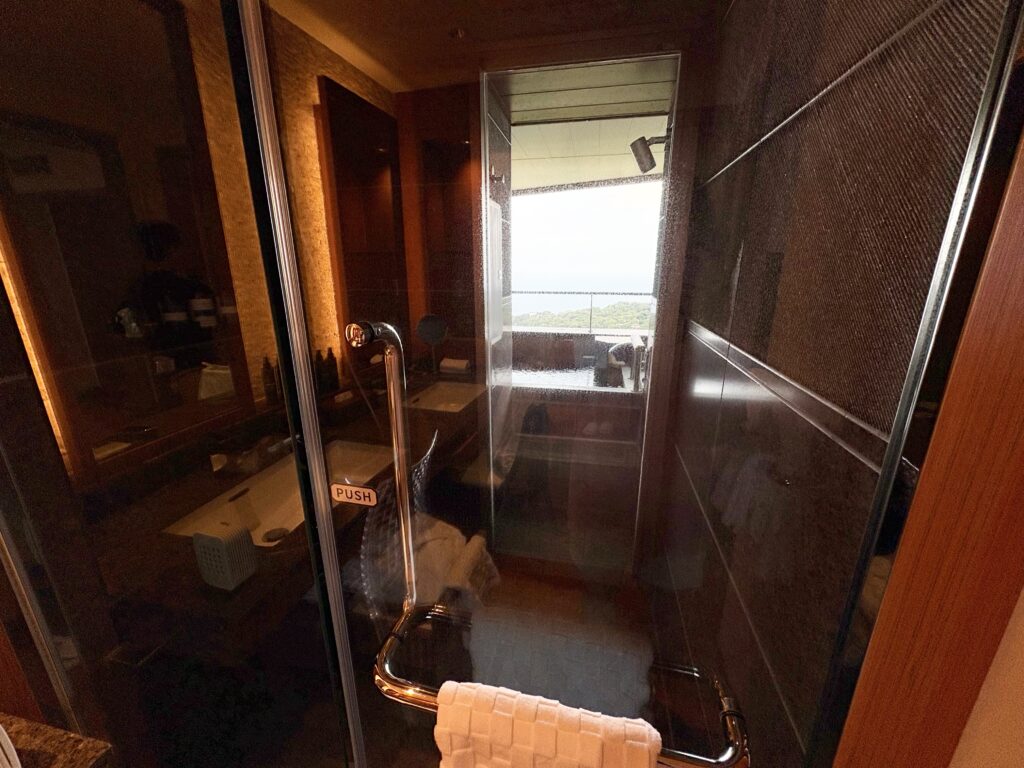 シャワールームと露天風呂