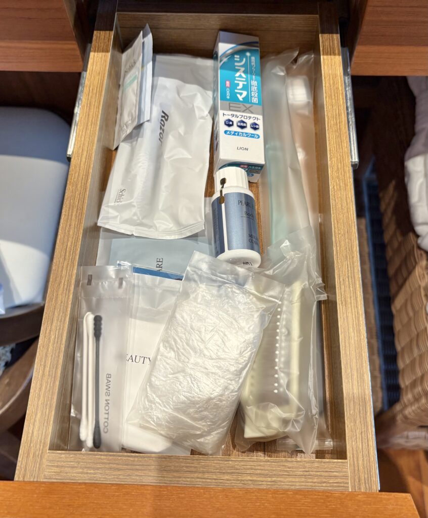 引き出しに入ったアメニティグッズ
