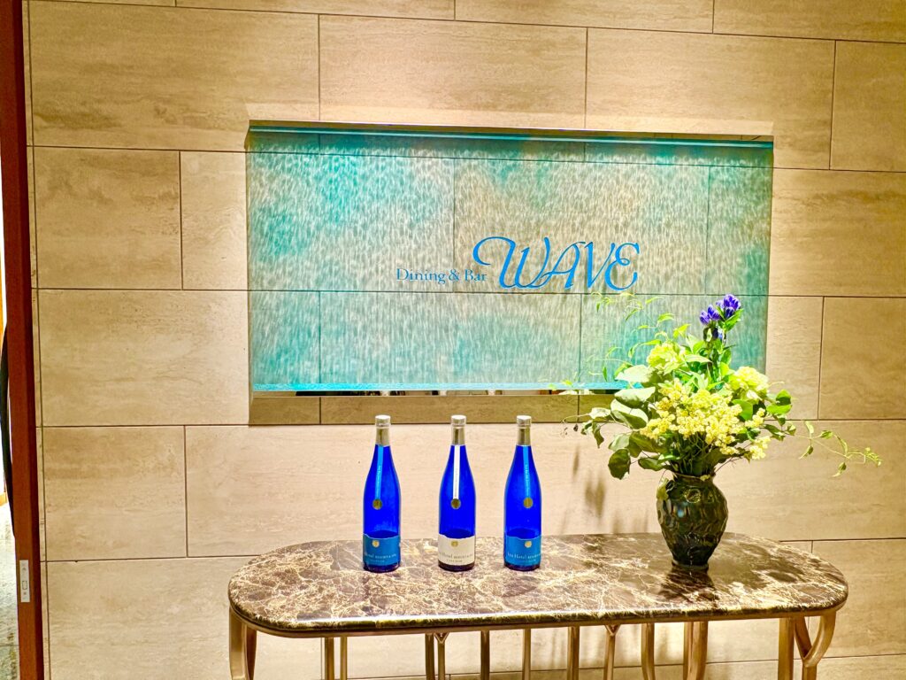 「Dining WAVE」の入口