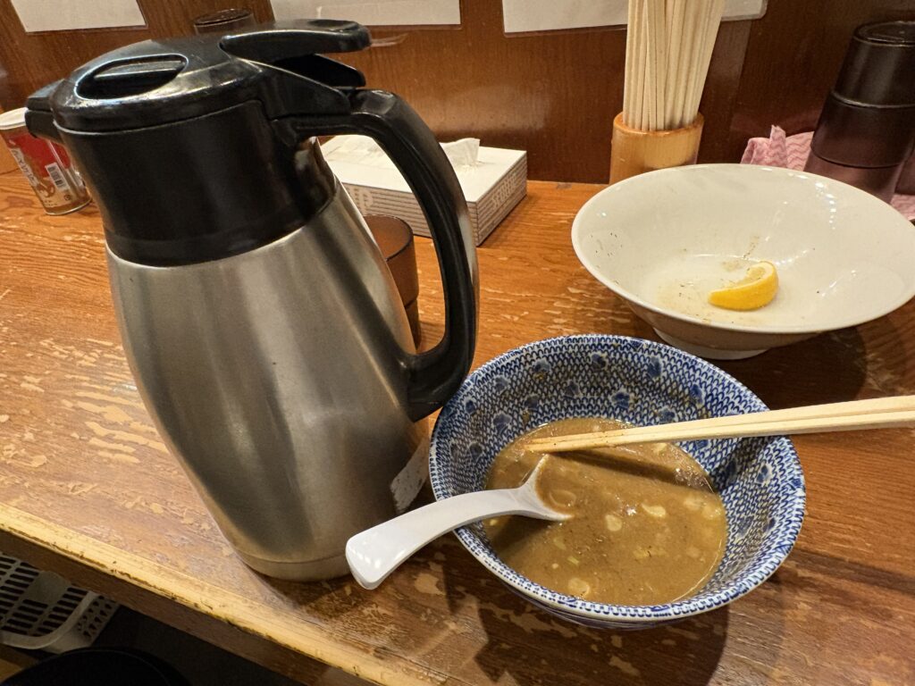 ポットに入ったスープ割