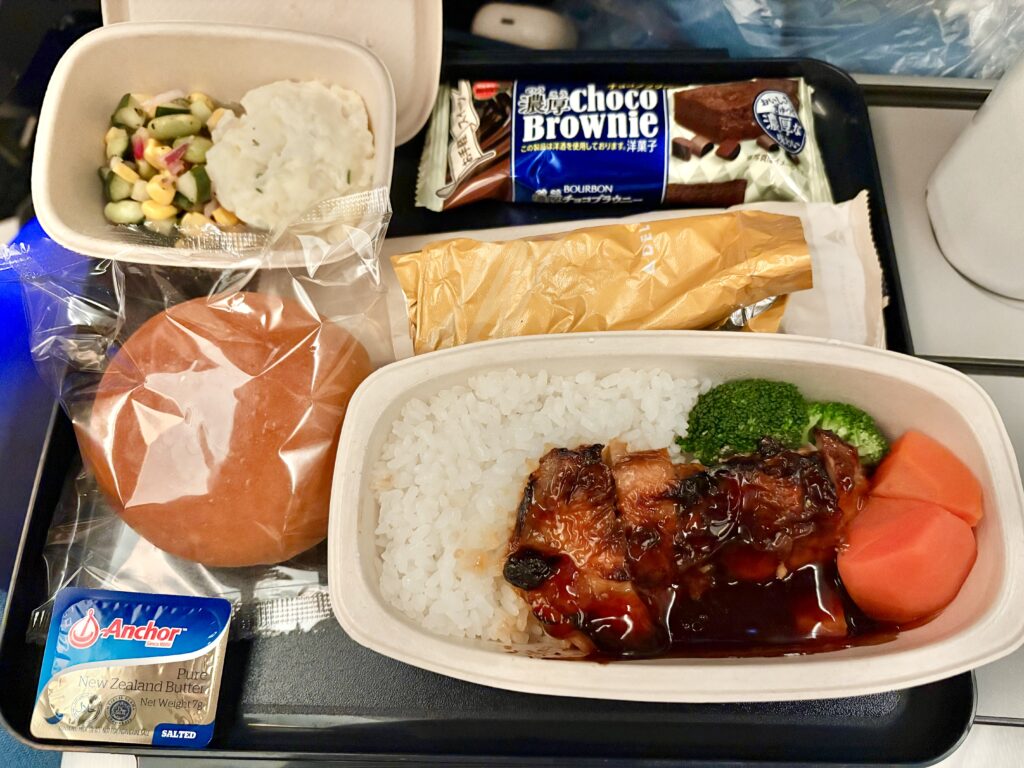 機内食のチキン（夜ご飯）