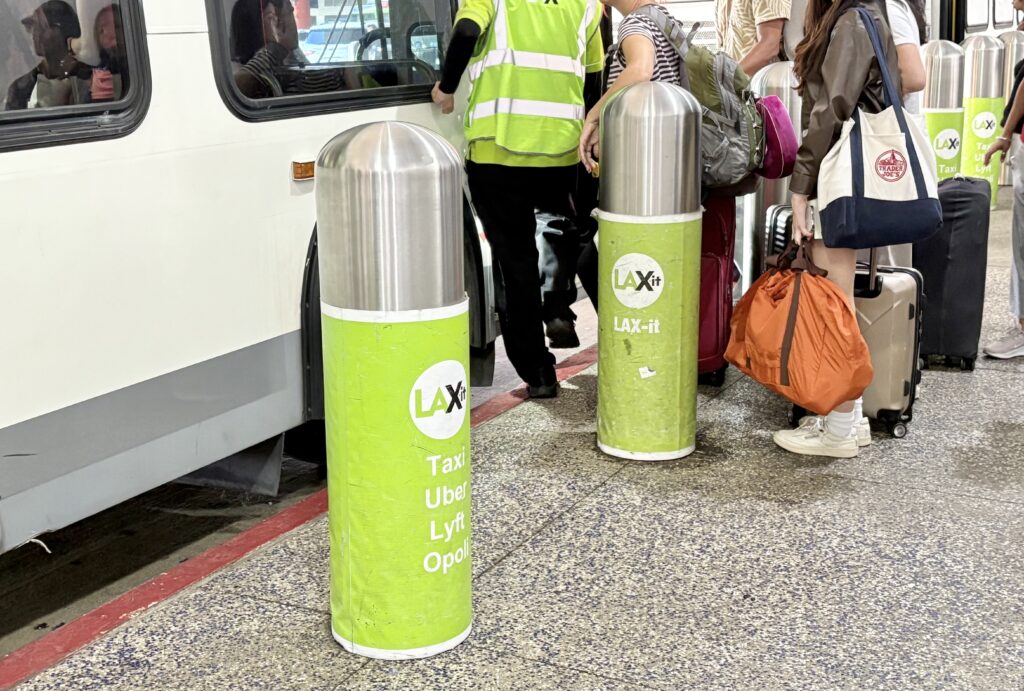 LAX itまでのバス乗り場