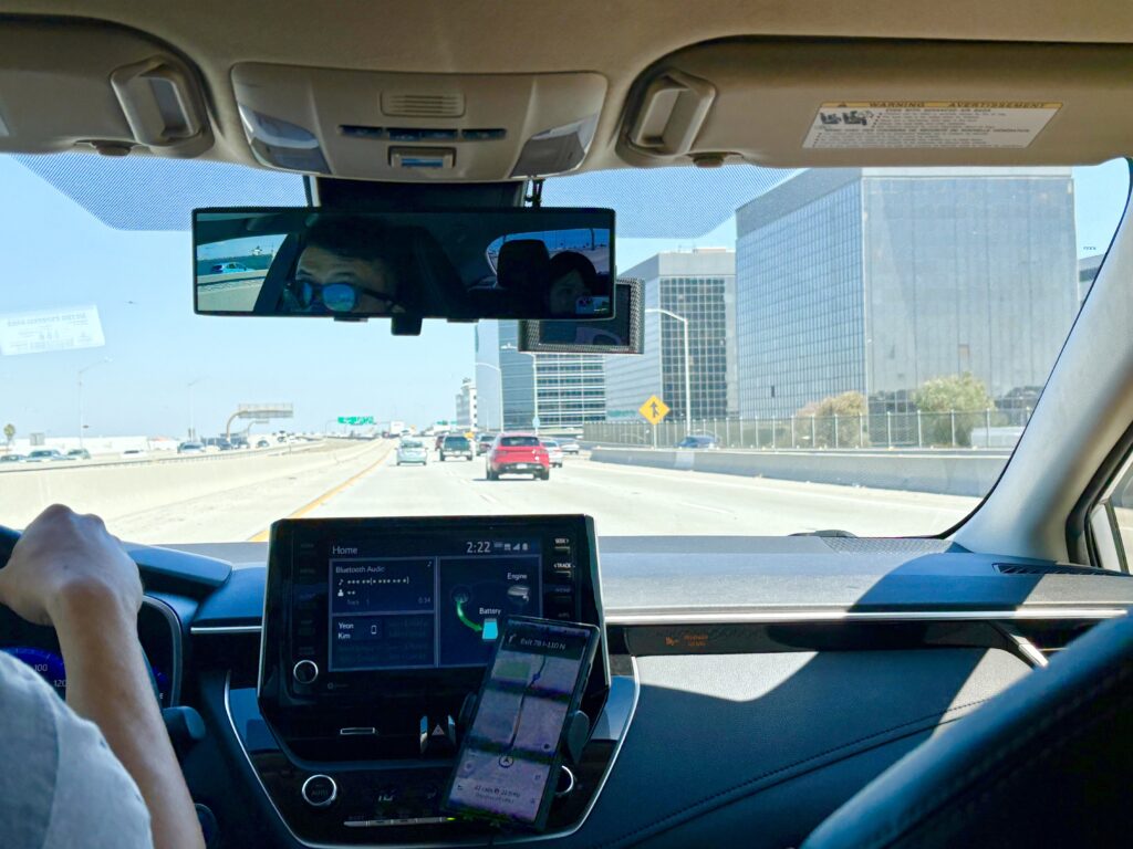 ホテルに向かうUberの車内