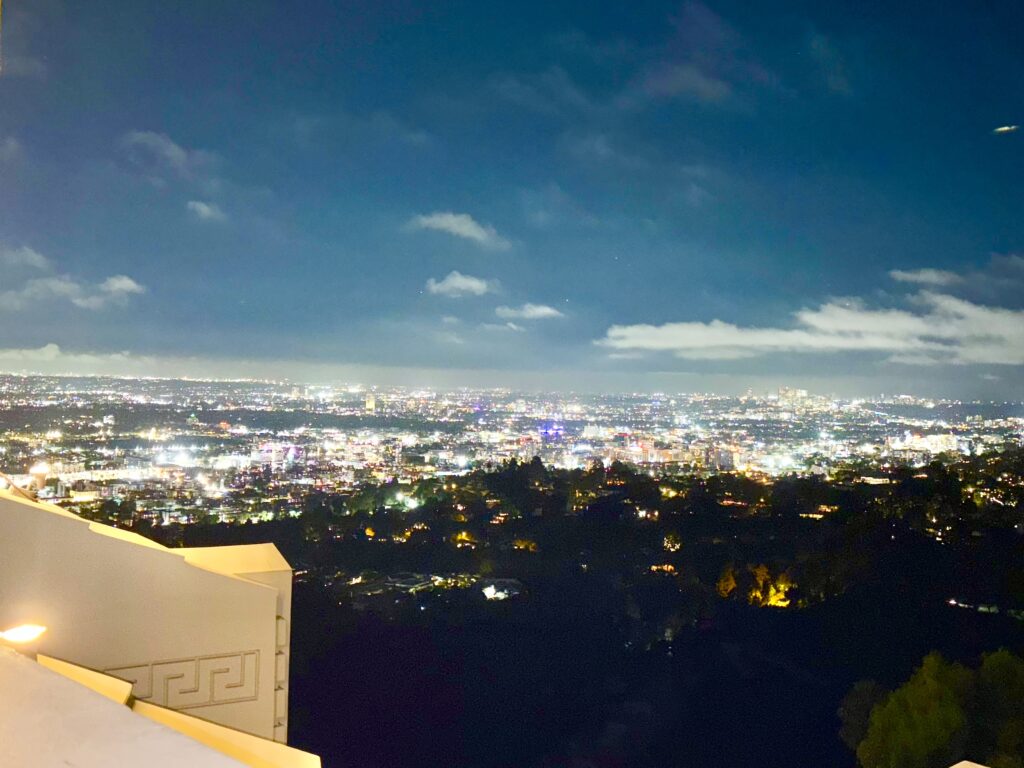 いろいろな角度から夜景を楽しめます。