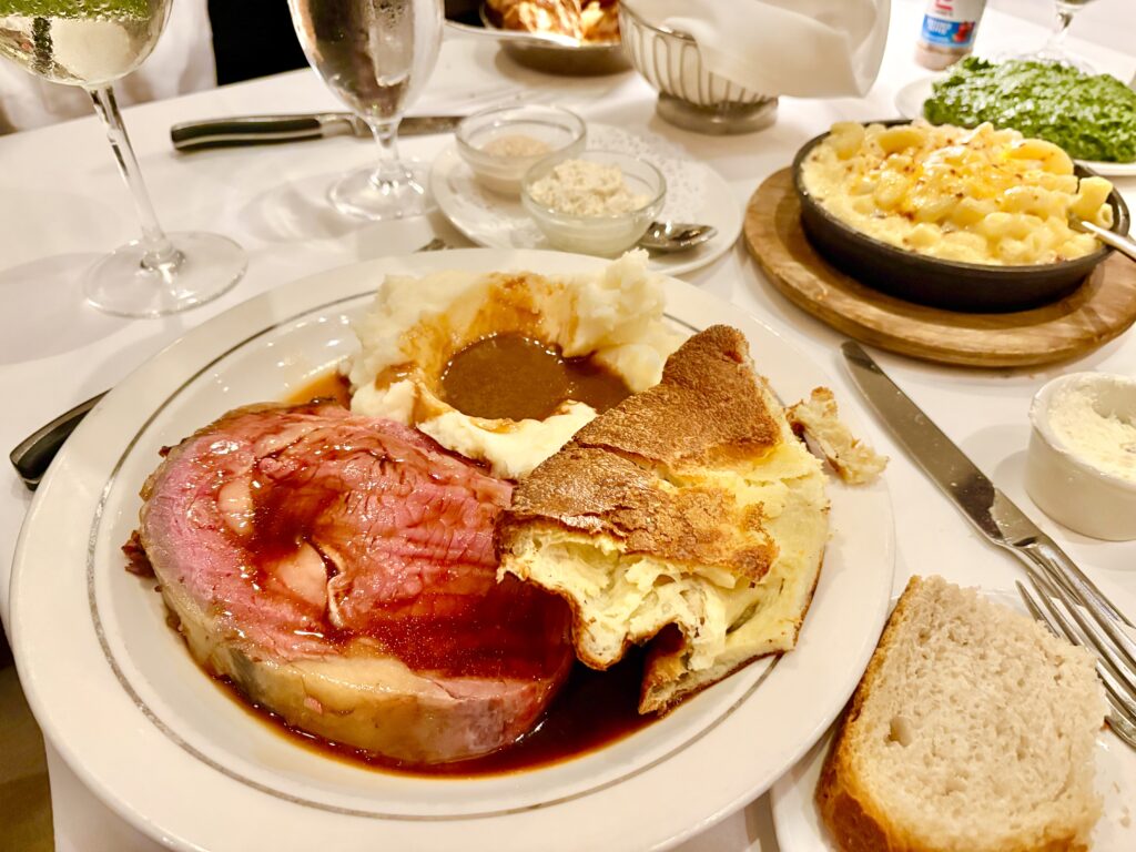 ロウリーズ名物のプライムリブステーキ