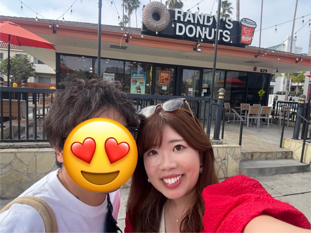 ランディーズドーナツ・サンタモニカ店の前で♪