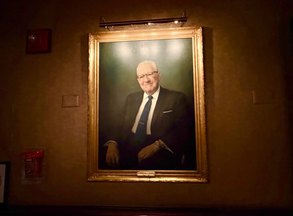 創業者の一人である「ローレンス・L・ロウリー」氏の肖像画