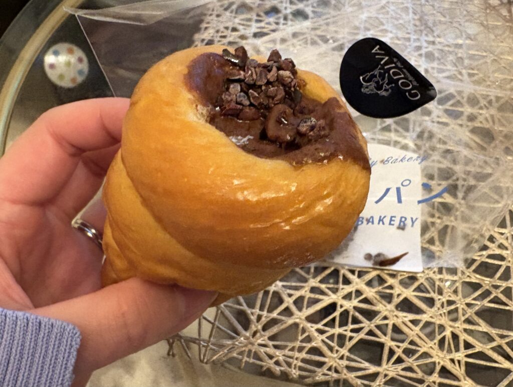 ゴディパンの看板商品「コロネ（ショコラ）」