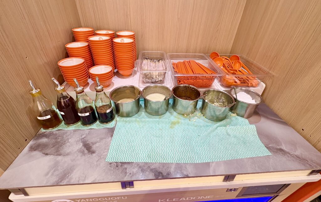 セルフサービスコーナー（調味料など）