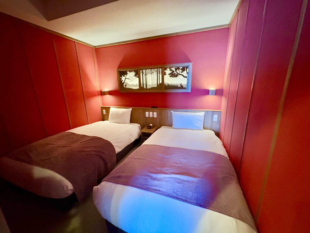 ベッドルームだけ個室になっています。