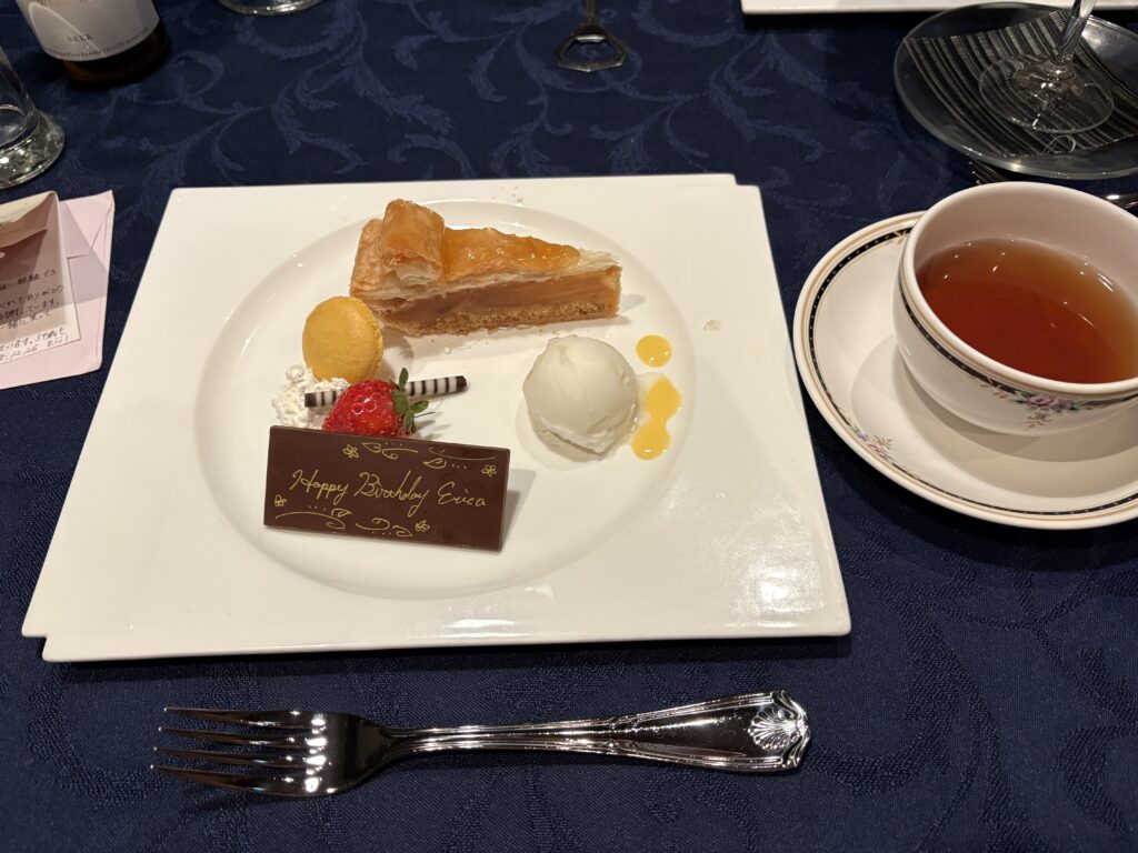 デザート：アップルパイとソルベ＆紅茶