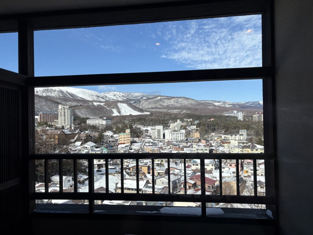 草津の山々やスキー場が見えます！