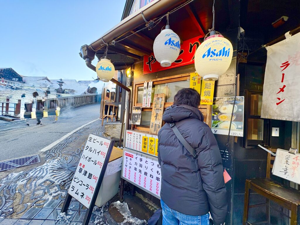 ここでオーダーして受取まで並びます。