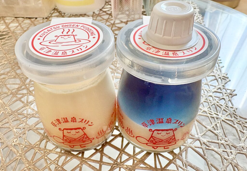 左：湯もみプリン　右：夜の湯畑プリン