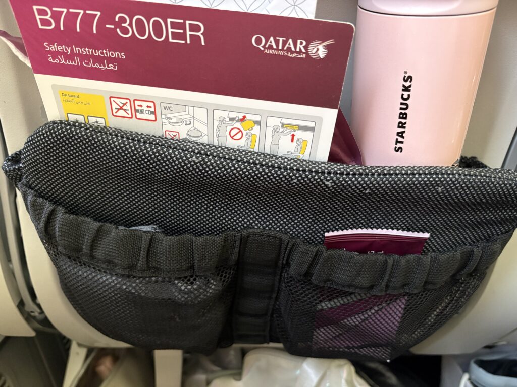 座席ポケットにミニポケットが付いてる！